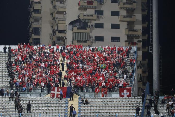 La festa dei tifosi svizzeri a Tirana. Epa